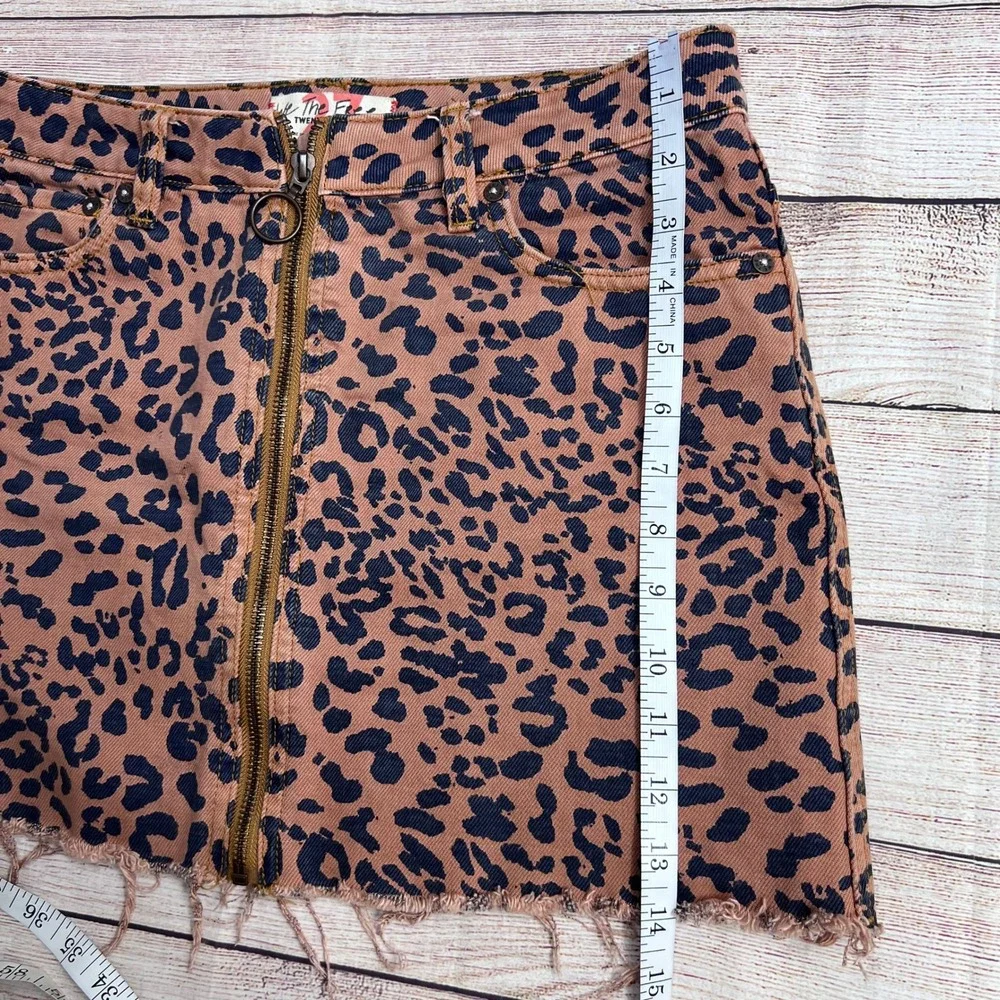 We The Free Leopard Print Denim Mini Skirt Front Zip‎ Raw Hem Tan Black Size 27